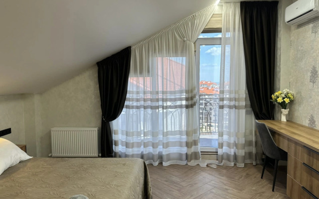S Balkonom I Vidom Na More Flat