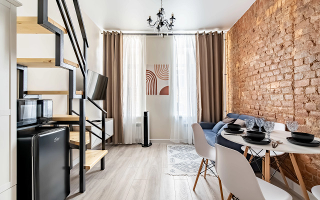 Stilnaya Studiya V Samom Tsentre Peterburga Flat