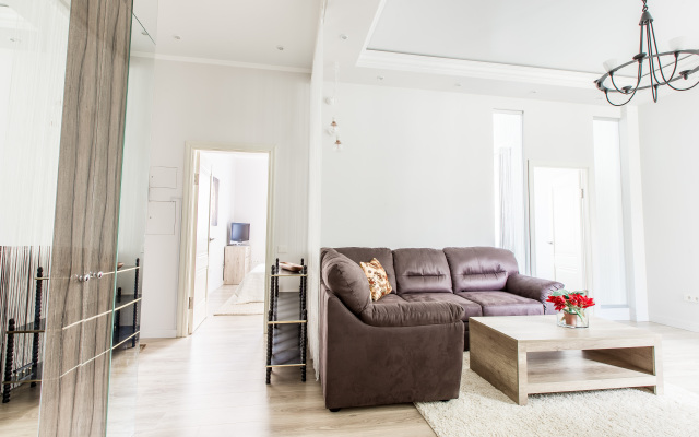 S Dvumya Spalnyami I Gostinoy Na Prospekte Nezavisimosti Apartments