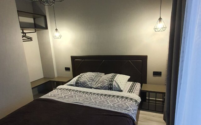 Apartamenty S Gostinnoy I Izolirovannoy Spalney Flat