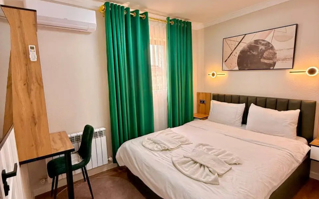 Hotel Status Inn