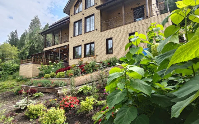 Radevichi Guest House