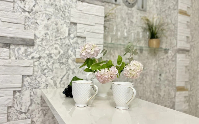 Na Yaltinskoy 12a Apartment