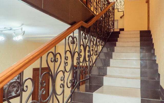 Отель Корона