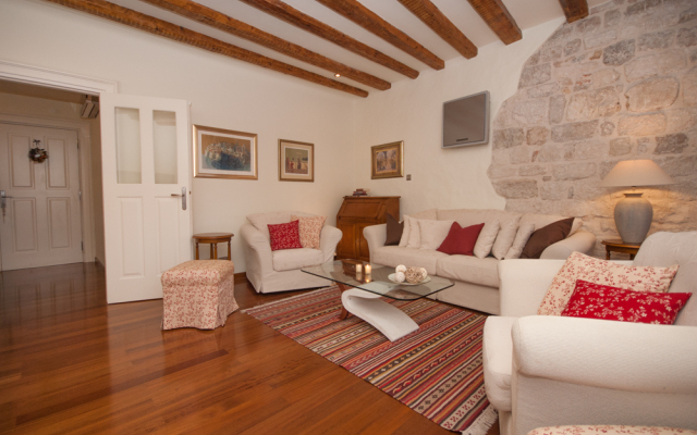 Old Square Stone Pearl Apartments