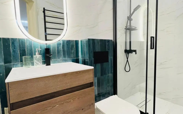 S Balkonom I Basseynom Na Territorii Apartments