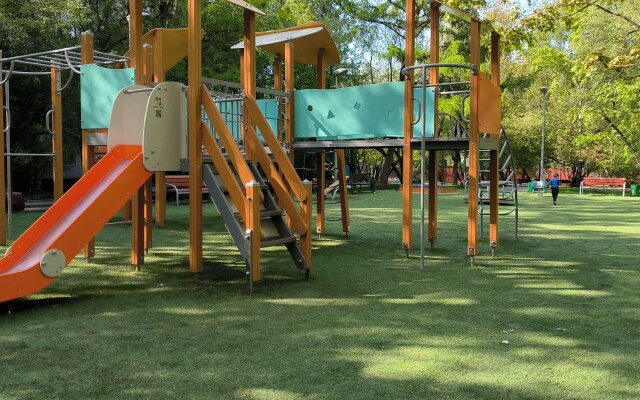 Просторные апартаменты Lora Home на Пражской