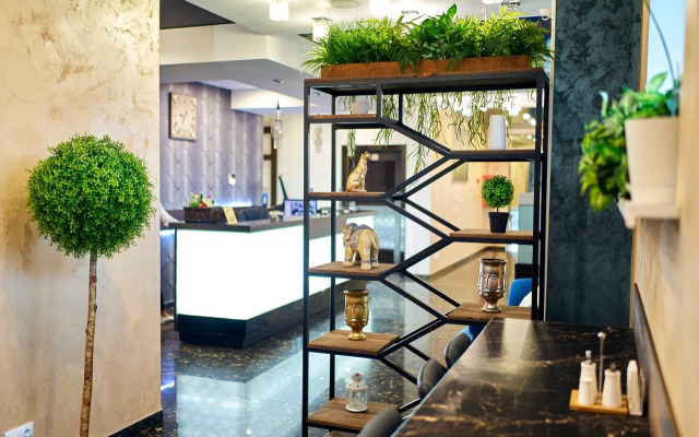 Отель Корона