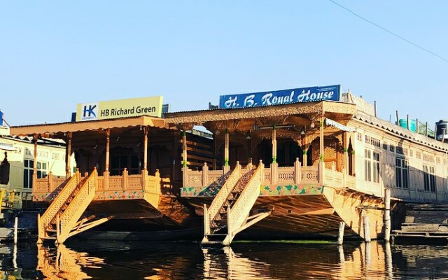 Royal Houseboat Hotel