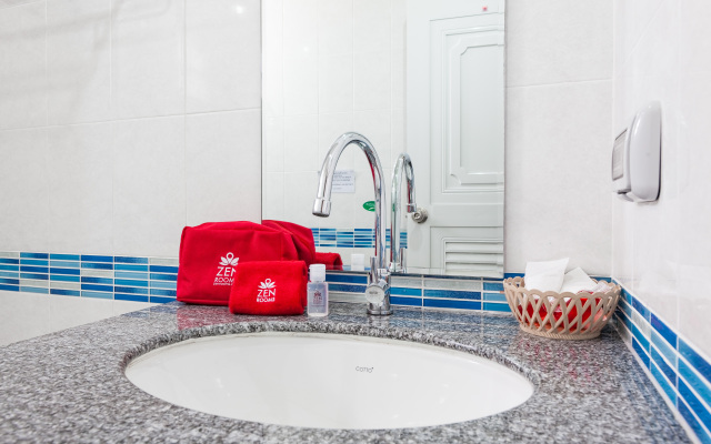 ZEN Rooms Patong Soi Chuwong Hotel