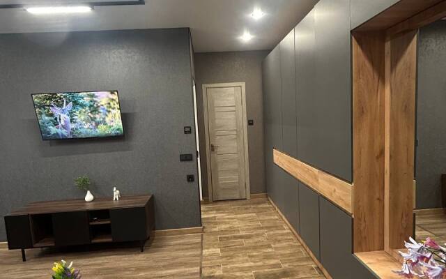 Uyutnaya Dizaynerskaya Kvartira Flat