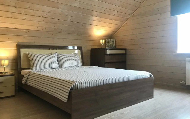 Частный дом Времена  года