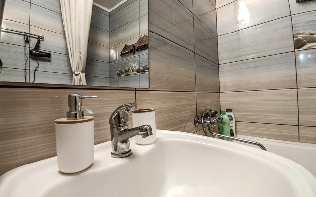 Uyutnaya Dvukhkomnatnaya S Udobnym Raspolozheniem Flat