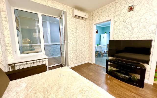 Uyutnaya Kvartira Na Ul.nikitinskaya 30 Flat