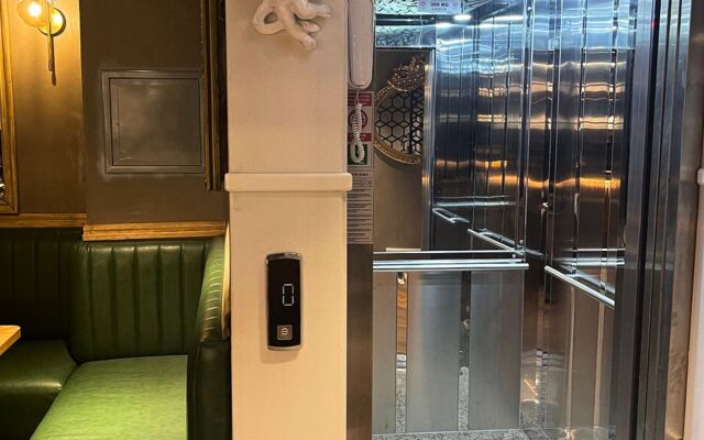 Отель Aleksandr Pera