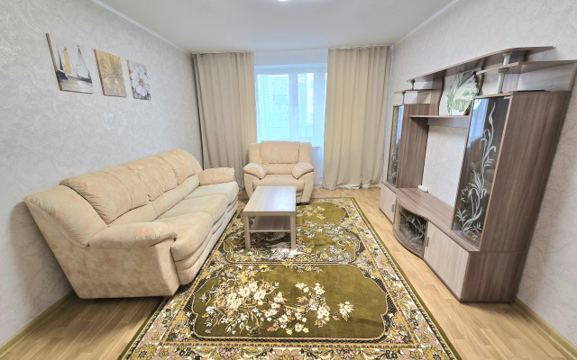 Квартира Трёхкомнатная на Яблоневой