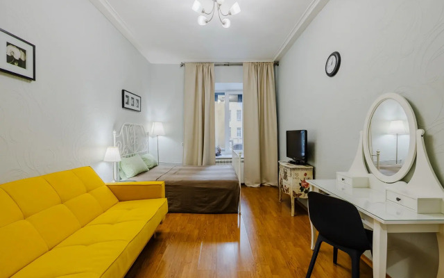 Апартаменты SpbStay с тремя спальнями на Рубинштейна 25