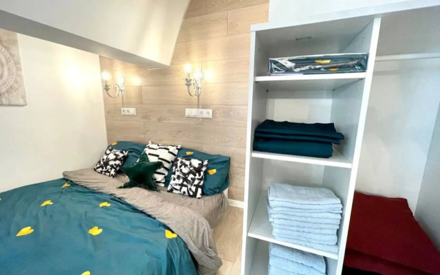 Квартира Двухуровневая студия с панорамным остеклением