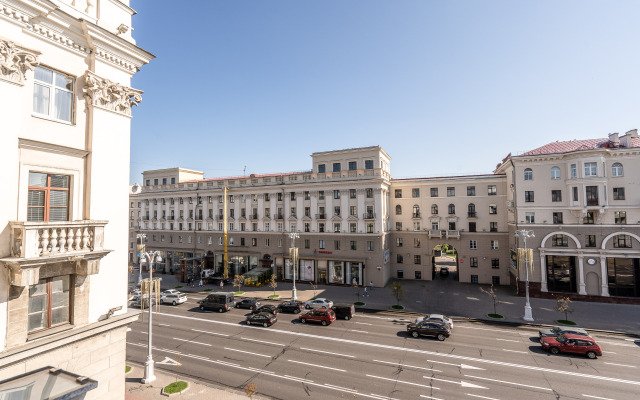 Na Nezavisimosti Okolo Tsuma Apartments