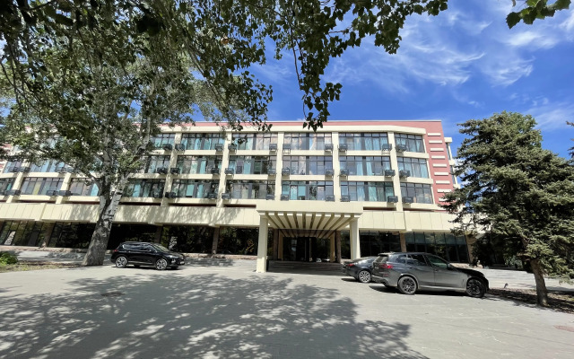 V Tsentre so Svoey Parkovkoy v 10 Minutah do Mamayev Kurgan Apartments