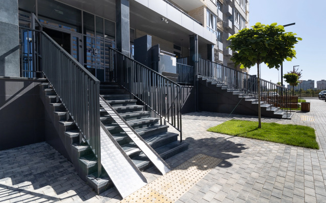 2 Nochi Na Ulitse Imeni Machugi 166b/1 Flat