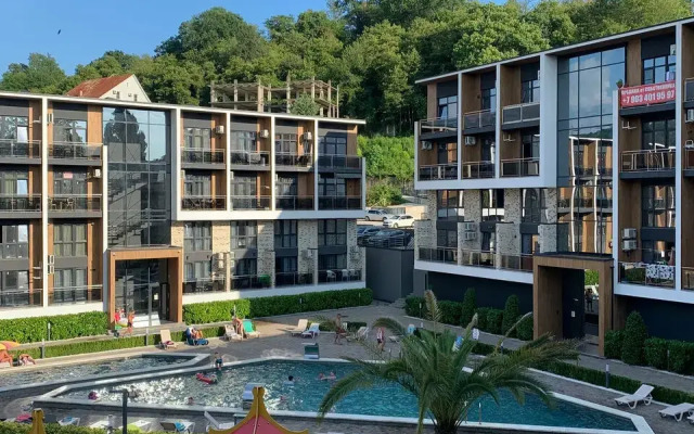 S Balkonom I Basseynom Na Territorii Apartments