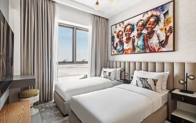 Skyline Vista 3-Bedroom Haven with Lagoon Retreat Apartments