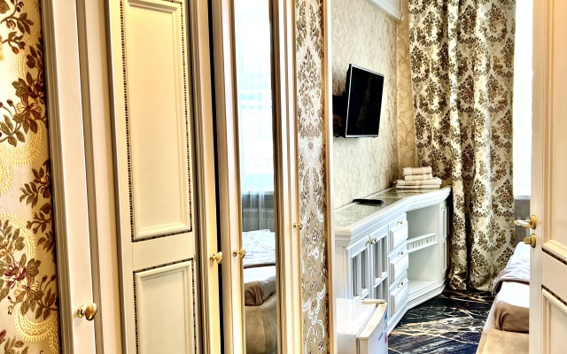Golden Hotel