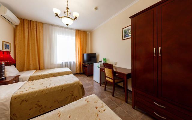 Uyut Tamani Hotel