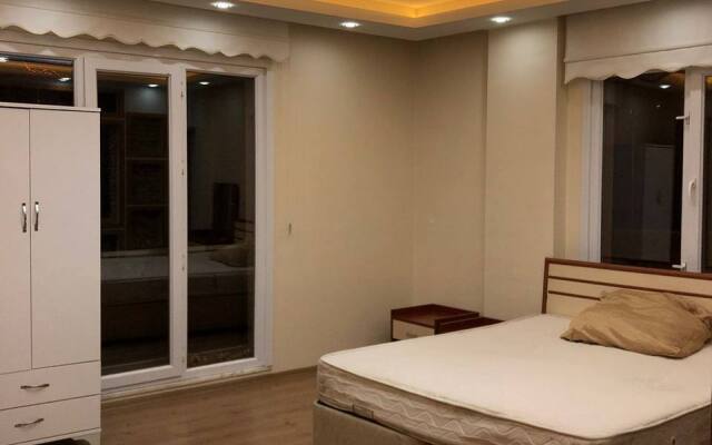 S 2 spalnyami v Yalova Flat