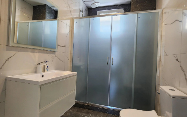 S Dizaynerskim Remontom Villa