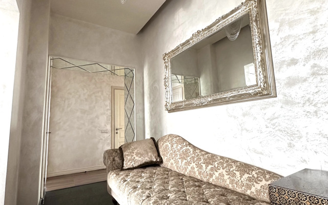 Shikarnaya na Naberezhnoy Verkhnego Ozera Flat