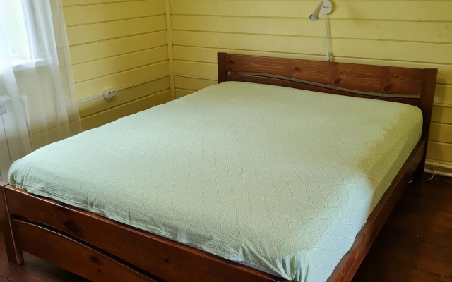 Semenyij Domik U Ozera V Karelii