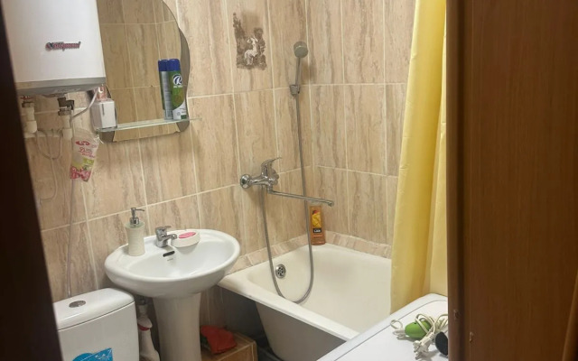 Na Bulvare Rybatskoy Slavy Flat
