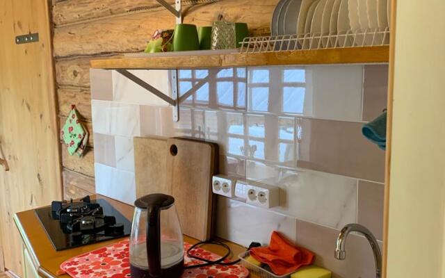 Бунгало Изба Пасечника трехместная. Хутор Медовый.