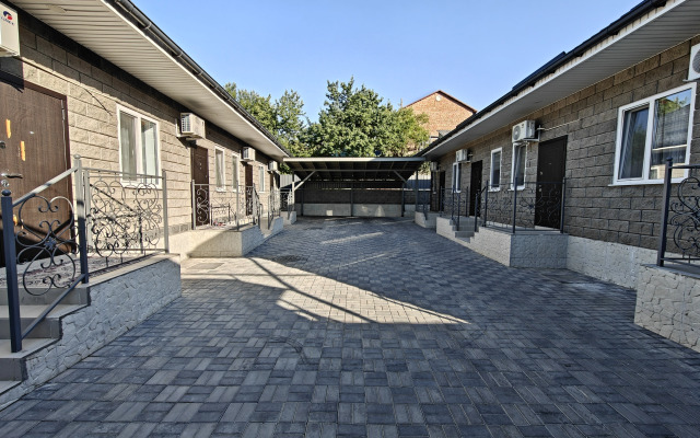 V Gostevom Domike Ot Best House Almaty Apartment