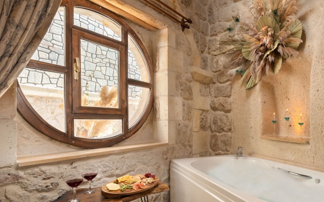 Acer Cave Hotel