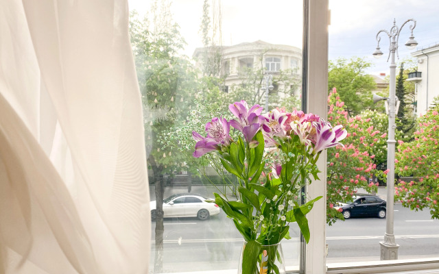 Апартаменты Счастье жить в центре Севастополя с балкончиком