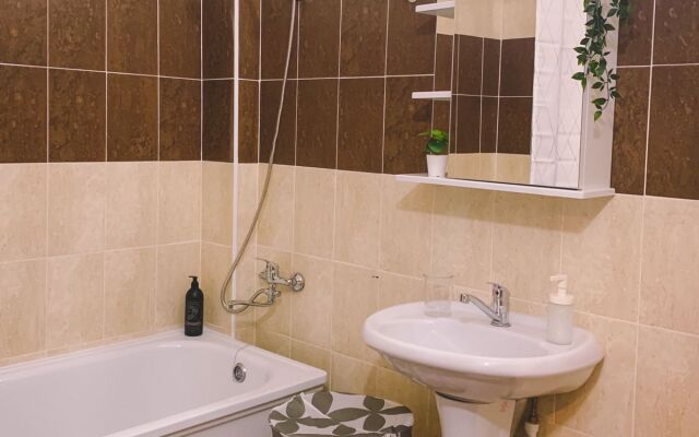 Vdali ot Suety Apartments