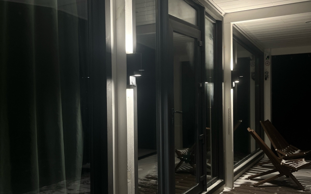 Частный дом  Belov House  с панорамным остеклением у леса