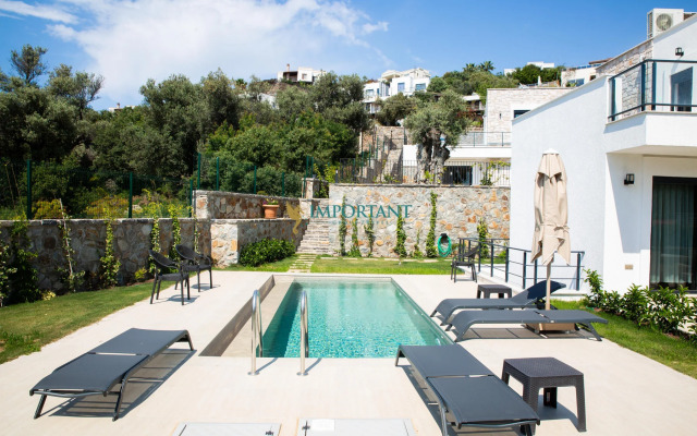 BD498-Gümüşlükte 4 Odalı Özel Havuzlu Villa