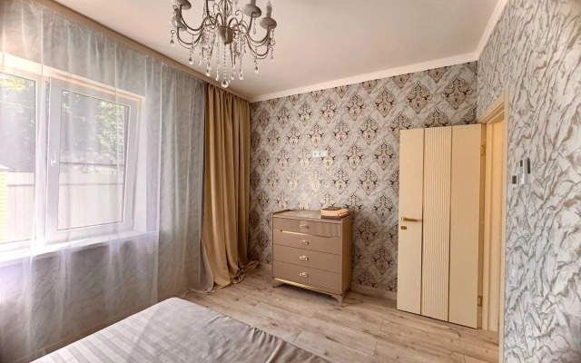 Lazurny Private House