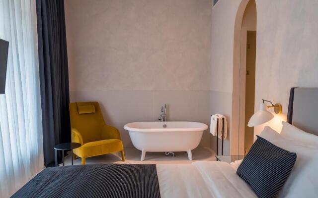 Monograph Hotel (by Travel Agency)