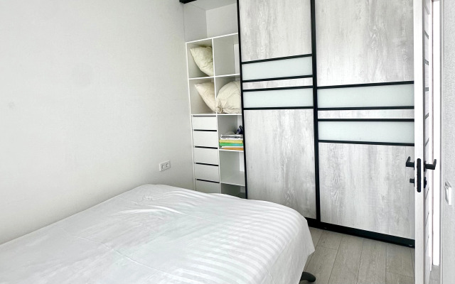 Na Bryanskoy 18 Flat