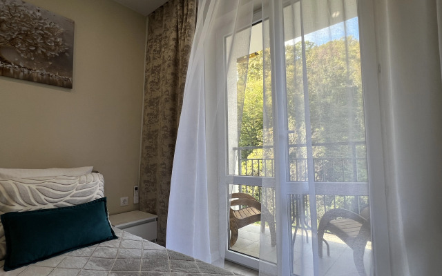 Studiya Kapri Khaus Chetyrekhmestnaya Zhk Letniy Flat