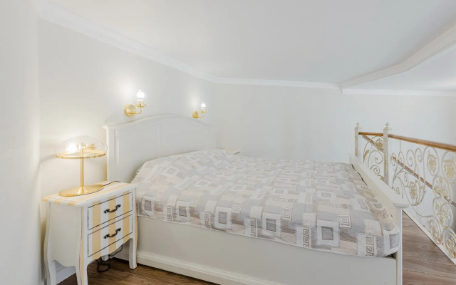 Апартаменты SpbStay Владимирский 13 двухуровневая студия с балконом