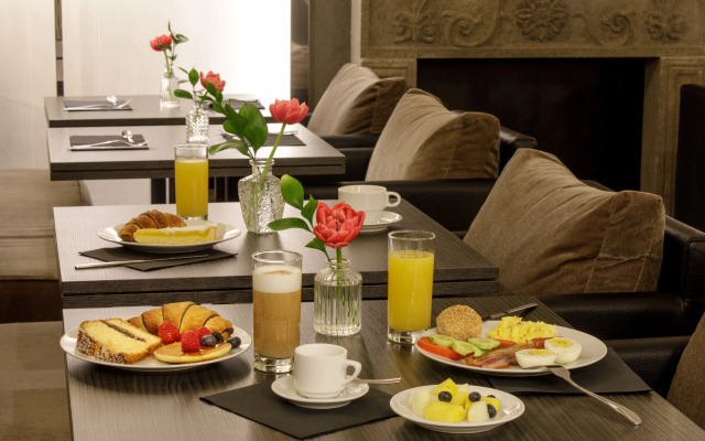 Отель Royal Court