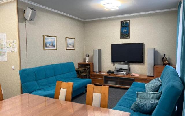 Апартаменты 3 комнаты в Центре рядом с Электричкой на Море