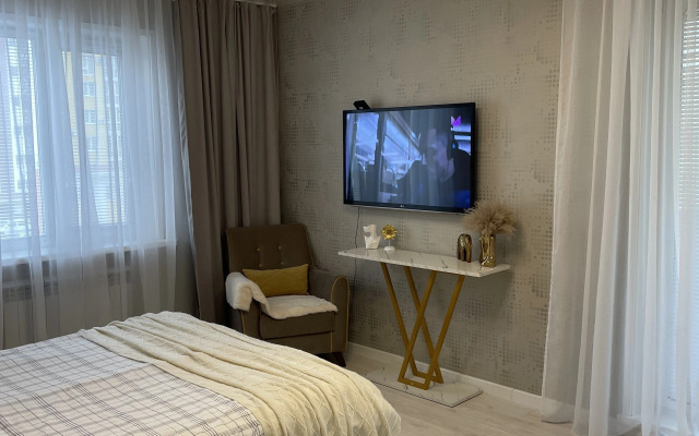 Na Bulvare Entuziastov 9 Flat