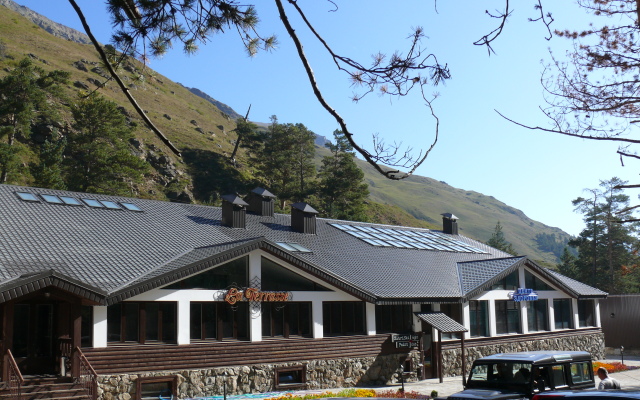 Ozon Sem Vershin Hotel